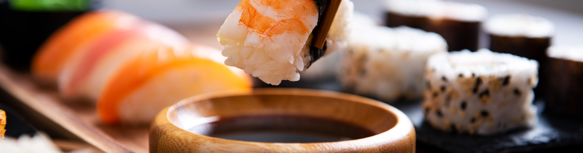 Orden recomendado: empezar por piezas frías, seguir con crujientes y terminar con nigiris flameados.